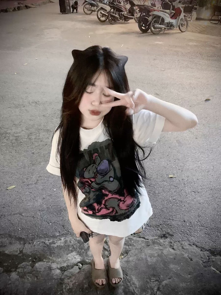 CnR92's tweet photo. With a subtle wink, she conveyed a playful, captivating confidence. https://t.co/4mioUBNYk0