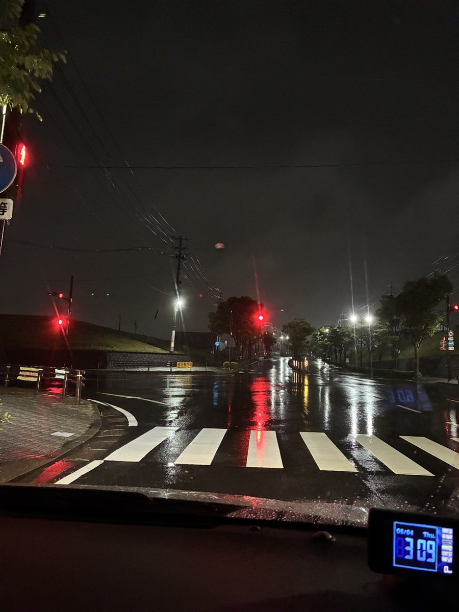 yasu_yan's tweet photo. おはようございます
未明の仙台、しとしと雨が降り続いてるな
天気予報では曇り一時雨、最高気温24度

今日も大手薬局チェーン納品そして事務用品配達、からの午後から事務用品仕分け作業だ
納品作業に雨は大敵だよ…その頃までに晴れてくれねぇかな
んで、今日も仕事頑張っぺ💪 https://t.co/cmJ45CSo8K