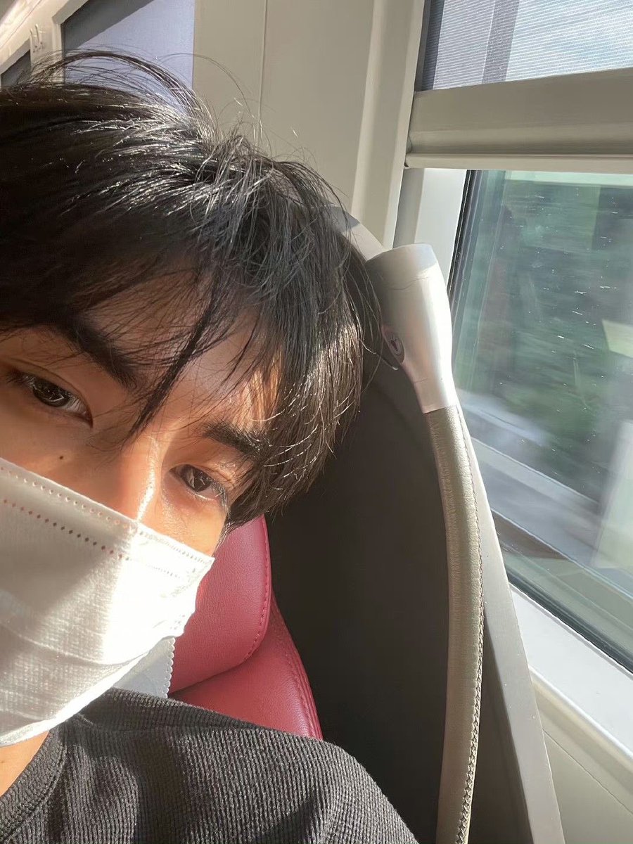 asibalkkum404's tweet photo. 코 옆에 잇는 점 보이는 사진 너무 좋음
뭔느알? https://t.co/kG6M014DdG