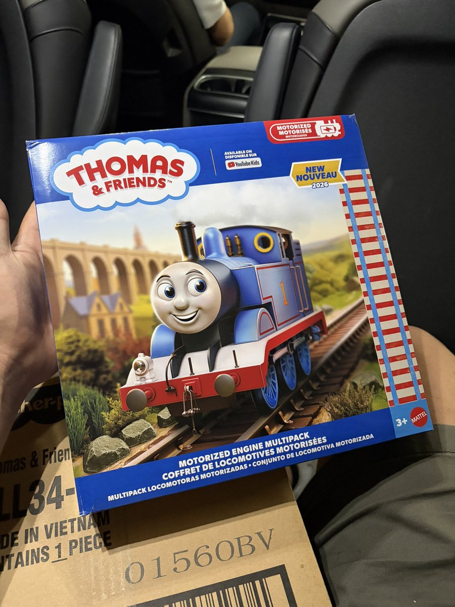 ChomuOmu06's tweet photo. GUESS WHAT MY BROTHER’S FIANCE’S FAMILY GOT ME AS A PRESENT 

I approve of this marriage https://t.co/VqtL01tIDF