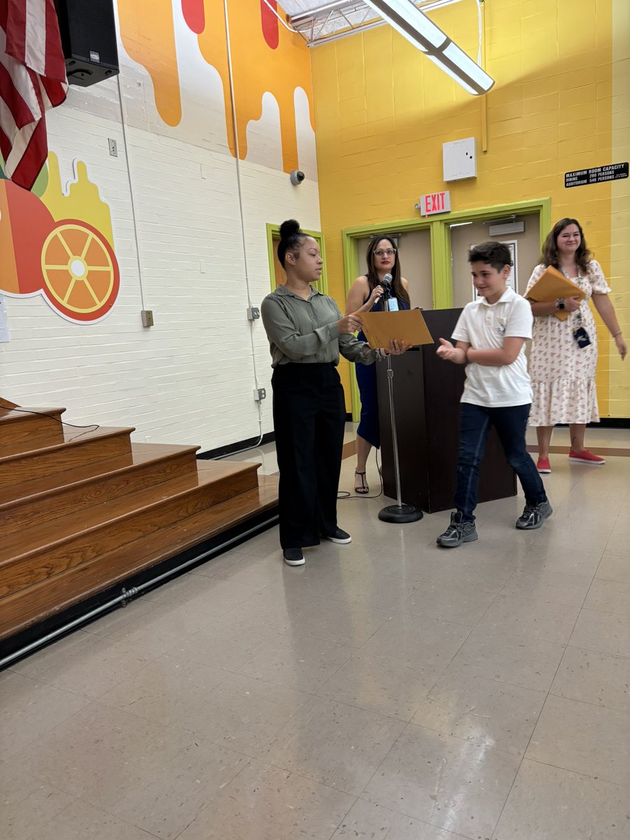 REDSTEM_Magnet's tweet photo. With the weekend upon us, it was a packed house this afternoon at the Third Grade promotion. There were plenty of parents who were excited to see their young scholars, walking in front of the audience to pick up their diploma.
@REDSTEM_Magnet
#TeamRedSTEM
@HoustonISD https://t.co/nPLd7xJM7s