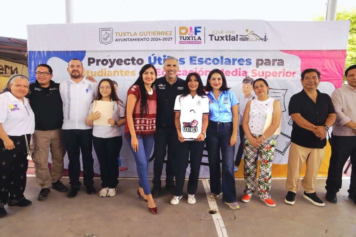 TorresAngelC's tweet photo. ¡TuxÚtiles llegó al COBACH 145 en la colonia La Misión! Con el DIF Tuxtla, encabezado por Estephanie Frías, junto a la Síndica Municipal, Emma Orantes y el Secretario de Desarrollo Social y Educación, Mauricio Astudillo, entregamos útiles escolares que representan un ahorro para las familias y una herramienta para que la juventud continúe su preparación académica.