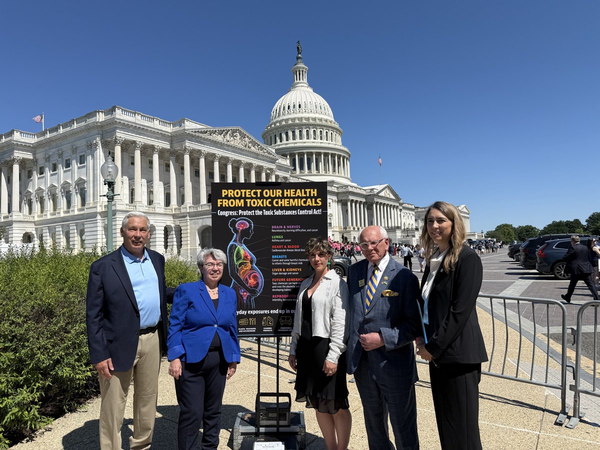 Mike_Schade's tweet photo. Everyone deserves clean water, safe products, and healthy communities.   

That’s why advocates from the Alliance for Health and Safe Chemicals are on Capitol Hill urging Congress to protect #TSCA, our nation’s main chemical safety law. https://t.co/1BkqTu5umX