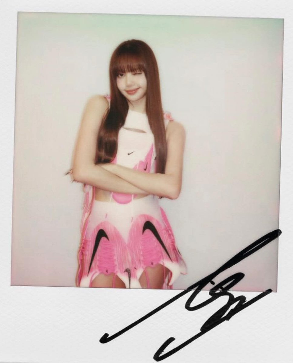 LISANATIONS_'s tweet photo. LISA for Nike's 'Rip The Script' 
drops June 4th.

#LISAxNIKE

@Nike #FIFAWorldCup 
#LISA @wearelloud https://t.co/wajyZ3Qw5V