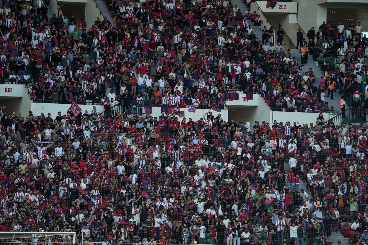 sadecemardin's tweet photo. Amatörden buralara tırnaklarımızla geldik. 1. Lig’de maç izleyeceğimiz 21 Kasım Stadı ise yetersiz. 2023’ten beri somut adım atılmadı. Şehrin etkili isimlerinden acil destek bekliyoruz.

 #MardineYeniStat https://t.co/Y5DrePRtRj