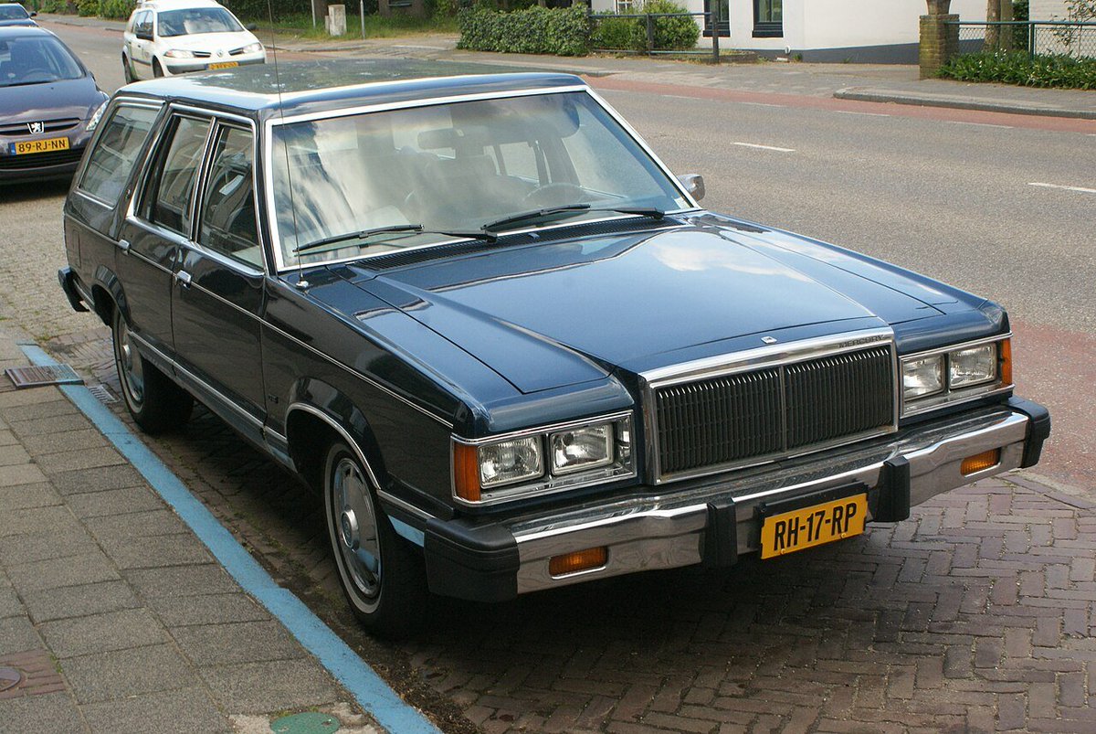 SSaturn94's tweet photo. @Ret_Art69 @Disky12397 this is just as cursed as the Mercury Cougar becoming a sedan and station wagon (also a result of being on the Fox Platform) https://t.co/bTuEqnZoW6