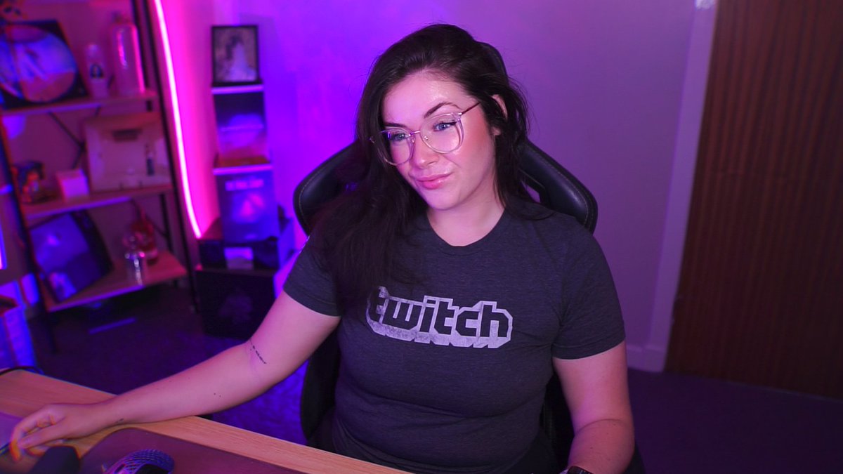 meganyy's tweet photo. ok fine... i'll jump back into destiny ahead of the update.

come get in my fireteam say hello!

https://t.co/ttgBxr3dV9 https://t.co/wUfz2PfAH5