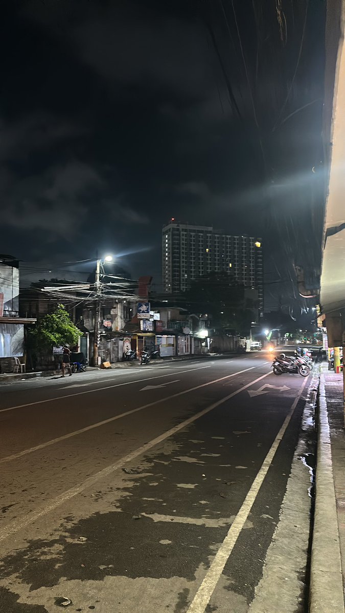 BACK_OFF22's tweet photo. Who’s near kohit lang
#cebu https://t.co/iPWYZpXVGz