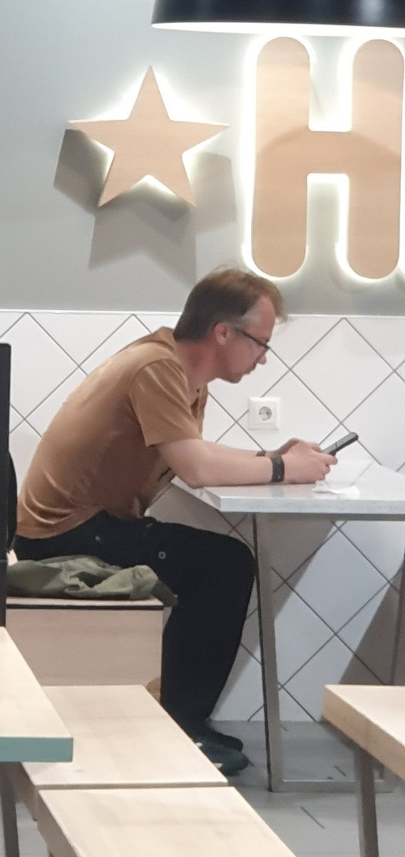 bwatever1's tweet photo. see ei jäänud viimaseks.
see värdjas tõmbas mingi samm kõrvale minust kristiine keskuse PEAUKSE EES lihtsalt päisepäeva ajal oma munni paljaks kõigi ees ja kuses isegi mitte põõsasse vaid äärekivile. ma loodan, et ta tööandja näeb seda. https://t.co/XzLxOM7rED