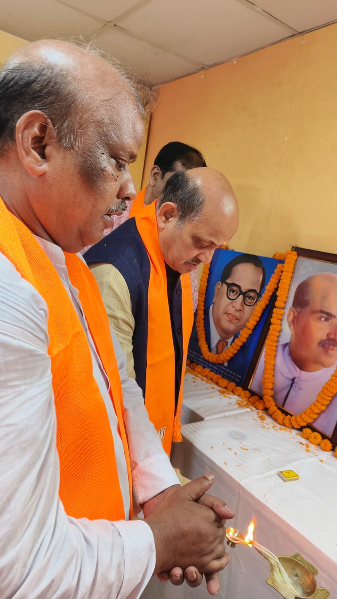 baidhar1964's tweet photo. #Bjp odish
ବିଜେପି ରାଜ୍ୟ କାରଜ୍ୟାଳୟରେ ବିଜେପି ଅନୁସୂଚିତ ଜାତି ( SC ) ମୋର୍ଚ୍ଚା ସାଂଗଠନିକ ବୈଠକ ।
#BJPOdisha #Cmo odisha#Dharmendra pradh#Manmohan samal#manas moha#Baidhar malli#Debendranath tarai https://t.co/sXyUFxNkH4