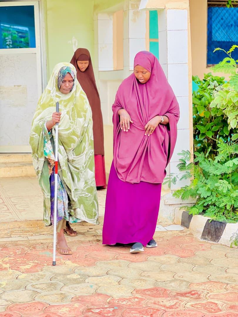 ururrka_UDHAN's tweet photo. Theory turned into practice on Day 2 of our 3-day mobility training in #Baidoa! Proud to collaborate with IOM to support visually impaired youth as they master independent street navigation and spatial awareness.
#InclusionMatters #MobilityTraining #HumanitarianAction #Somalia https://t.co/41N8vRNVjU