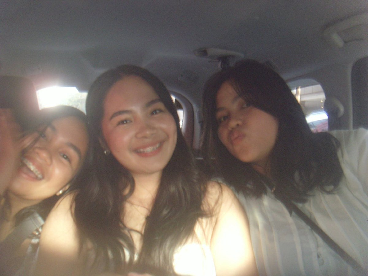 infjaw's tweet photo. bbgurls in mnl https://t.co/NpK5l8kwRh