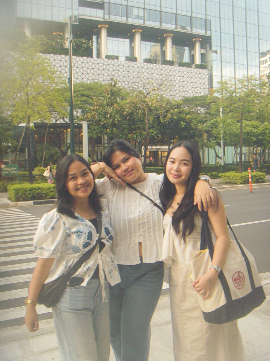 infjaw's tweet photo. bbgurls in mnl https://t.co/NpK5l8kwRh