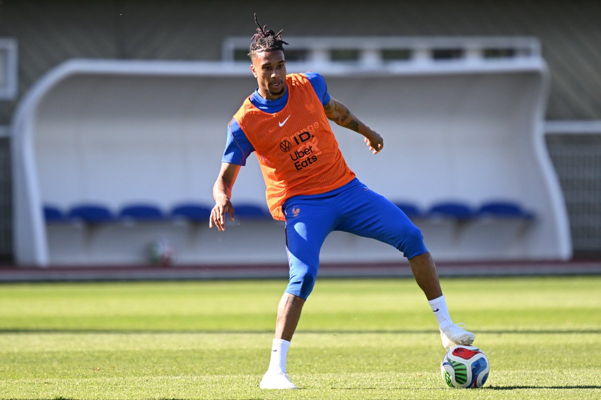 _BeFootball's tweet photo. 🚨🚨 LE QUATUOR OFFENSIF PROBABLE DES BLEUS DEMAIN CONTRE LA CÔTE D’IVOIRE 🇨🇮 !!!! 🇫🇷💎 

🪄 Olise
⚽️ Thuram
⚡️ Mbappé
🎩 Cherki

(Le staff des Bleus souhaite effectuer de nombreux changements en cours de jeu, potentiellement 10).

(@lequipe) https://t.co/IDkTpdyqXk