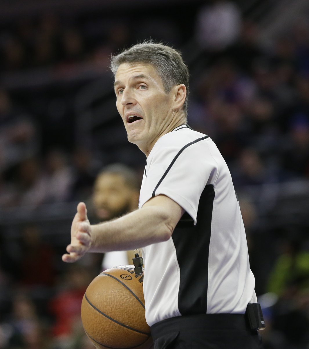 FanaticsBook's tweet photo. The Knicks are 9-0 Against The Spread in their last nine playoff games officiated by Scott Foster...👀

New York is +4.5 on the road in Game 1 tonight 🤔

#TheExtender https://t.co/cdz6Wms0lJ