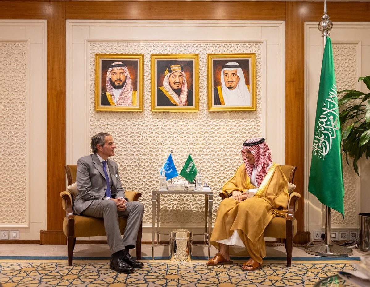 Barqorg's tweet photo. استقبل وزير الخارجية المدير العام للوكالة الدولية للطاقة الذرية، وبحث معه أوجه التعاون المشترك بين المملكة والوكالة، إضافة إلى مناقشة مستجدات ملف منع انتشار الأسلحة النووية وتعزيز السلامة والأمن النوويين، وعدد من القضايا ذات الاهتمام المشترك https://t.co/vTSjL4LRVn