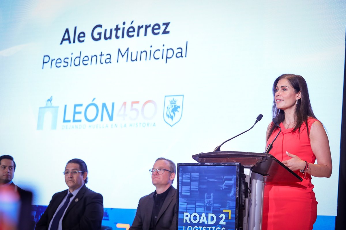 enterateleon's tweet photo. 🤝🏻🦁La presidenta municipal @AleGutierrez_mx participó en la inauguración de Road 2 Logistics Automotive 2026. 
El encuentro reunirá a más de 100 compradores activos y contempla más de 600 citas de negocios.
@municipio_leon @economia_leon @turismo_leon 
👉🏻https://t.co/361RIN7jsp https://t.co/D1COFKPZxF