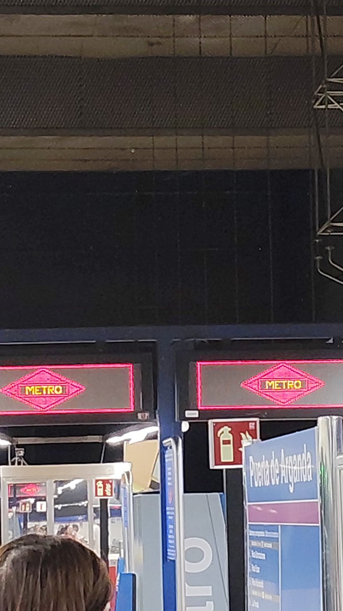 futbolictico's tweet photo. Gracias @metro_madrid esto es nuevo en Puerta de Arganda.
Ya como saben que no respetan los tiempos estipulados entre trenes pues no te ponen los tiempos.
Ojos que no ven, corazón que no siente. https://t.co/hTnAXOS1O5