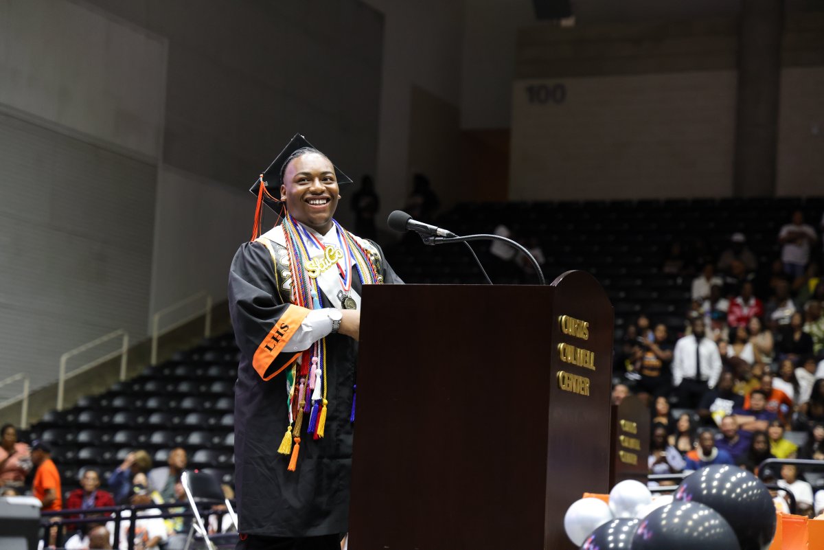 LancasterISD's tweet photo. 🎓 582 graduates. 💯 100% graduation rate. 💰 More than $38 million in scholarships and grants.

The Lancaster High School Class of 2026 made history, achieved excellence, and continued a tradition of success. Congratulations, Tigers! 🐅🎉

Read more: https://t.co/QQOuNZbmmk https://t.co/edITYl3qmD