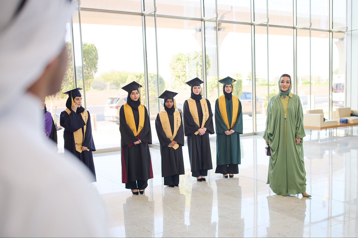 mozabintnasser's tweet photo. سعدتُ اليوم بلقاء خريجي مدارس مؤسسة قطر المتفوقين وطلبة المؤسسة الفائزين بجائزة قطر للتميز العلمي لهذا العام. وإنني لفخورةٌ بإنجازاتهم التي تجسد قيم الجِد والاجتهاد والتميز، وأتمنى لهم مزيداً من النجاح والتوفيق. https://t.co/QaP8qVSKrk
