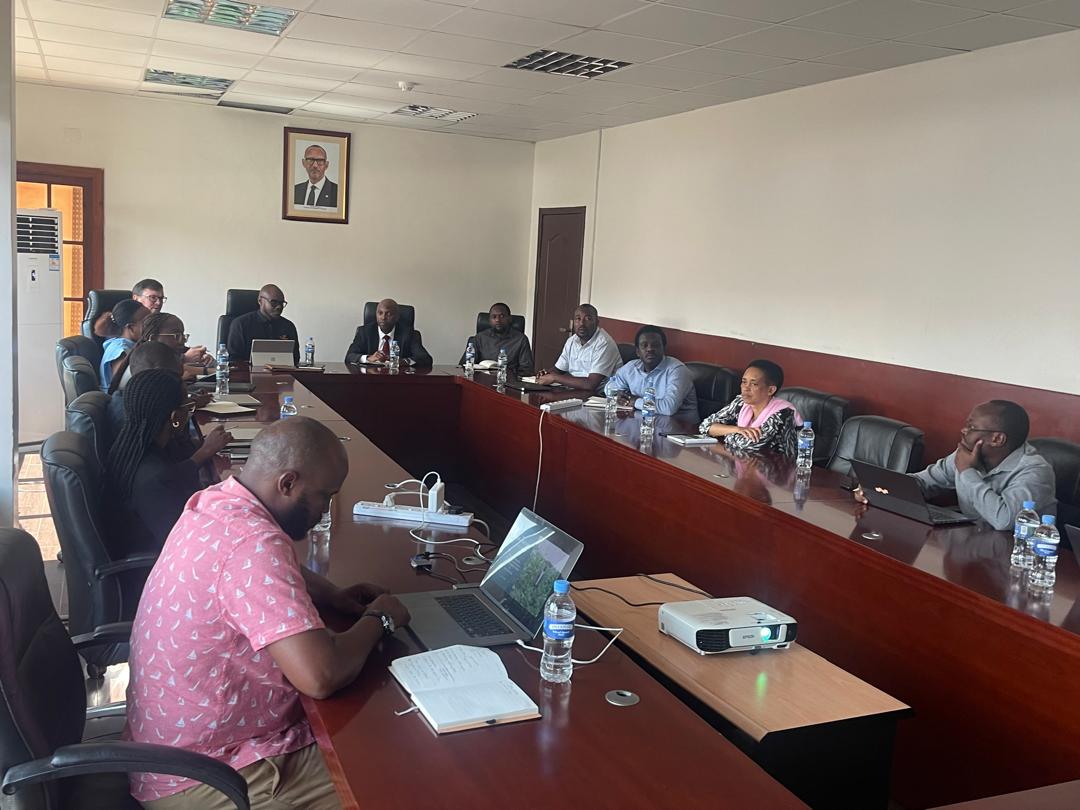 InspectorateRw's tweet photo. Today, RICA and One Acre Fund/RICA Seed Centre convened a technical meeting to review progress under the 2022–2027 Memorandum of Understanding. The discussions focused on achievements made so far and strengthening collaboration to advance Rwanda’s seed sector development agenda. https://t.co/HdCLLiLHl9
