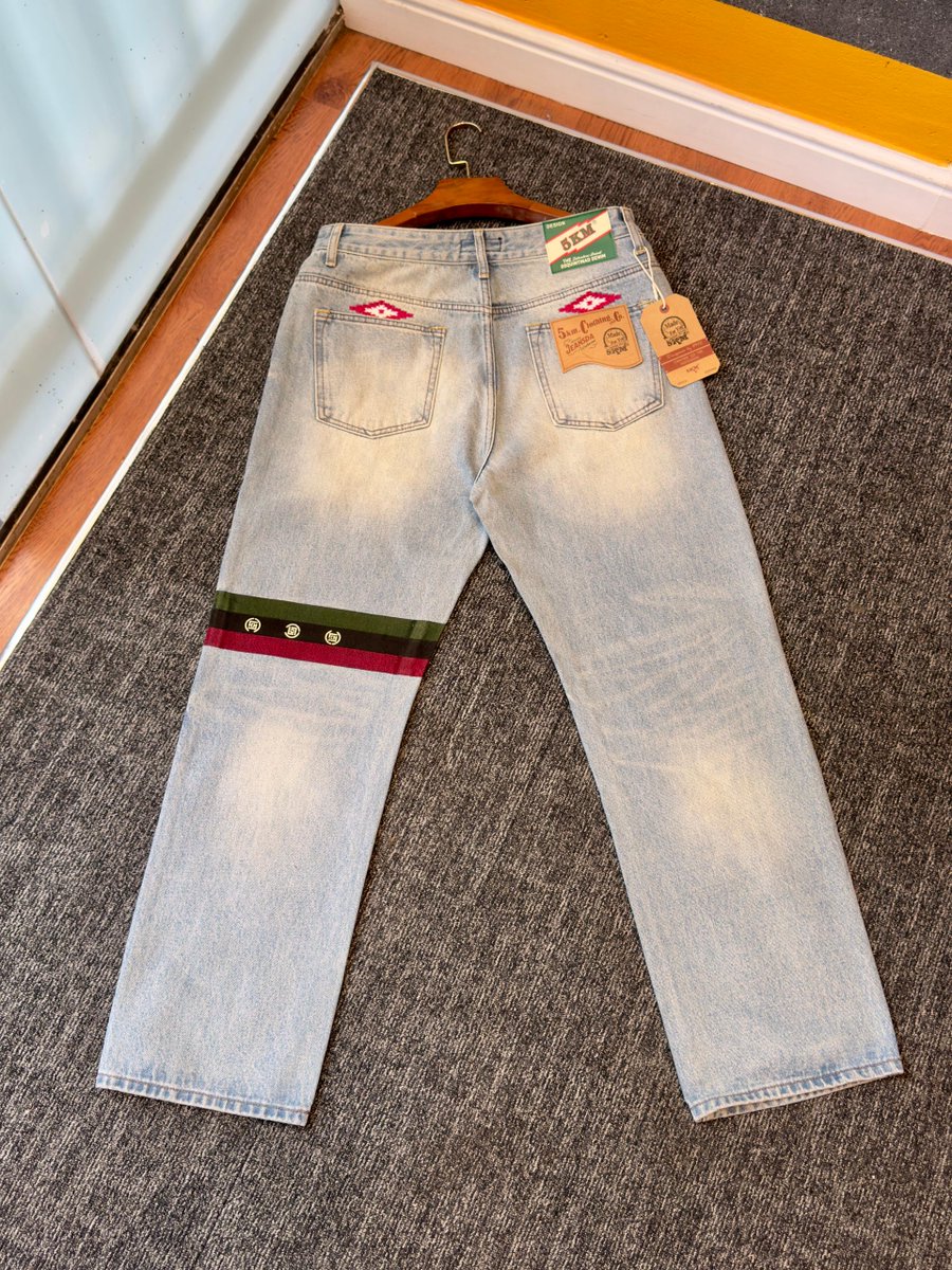 Dripcommunity00's tweet photo. Big boy jeans https://t.co/zN7BtIZtE6