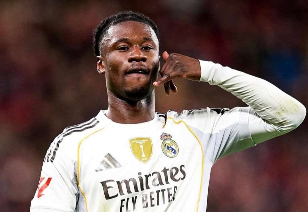 paupecf's tweet photo. 💣🚨 | EXCLUSIVA

💸 Fuentes cercanas al entorno de Camavinga aseguran que hay un equipo dispuesto a pagar 100M€ para sacar al jugador del Real Madrid

👀 Para sorpresa del futbolista francés, ese equipo sería el propio Real Madrid https://t.co/3i2ZGKSwei