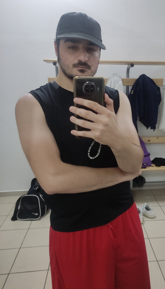 Lapp3rt_'s tweet photo. Anyway larp3rt here is finished with gym larping today https://t.co/qb19wK9In7