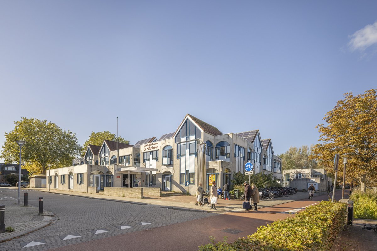 MartjanKuit's tweet photo. Zin om het jongste rijksmonument van Nederland eens van binnen te bekijken? Kom dan naar...

De boekpresentatie van Gebouwd Nederland  - Zakgids voor beginnende gebouwenfans. In de Musketon te Utrecht. Op vrijdagavond 19 juni. 1/3 https://t.co/sFdcoVCrxY