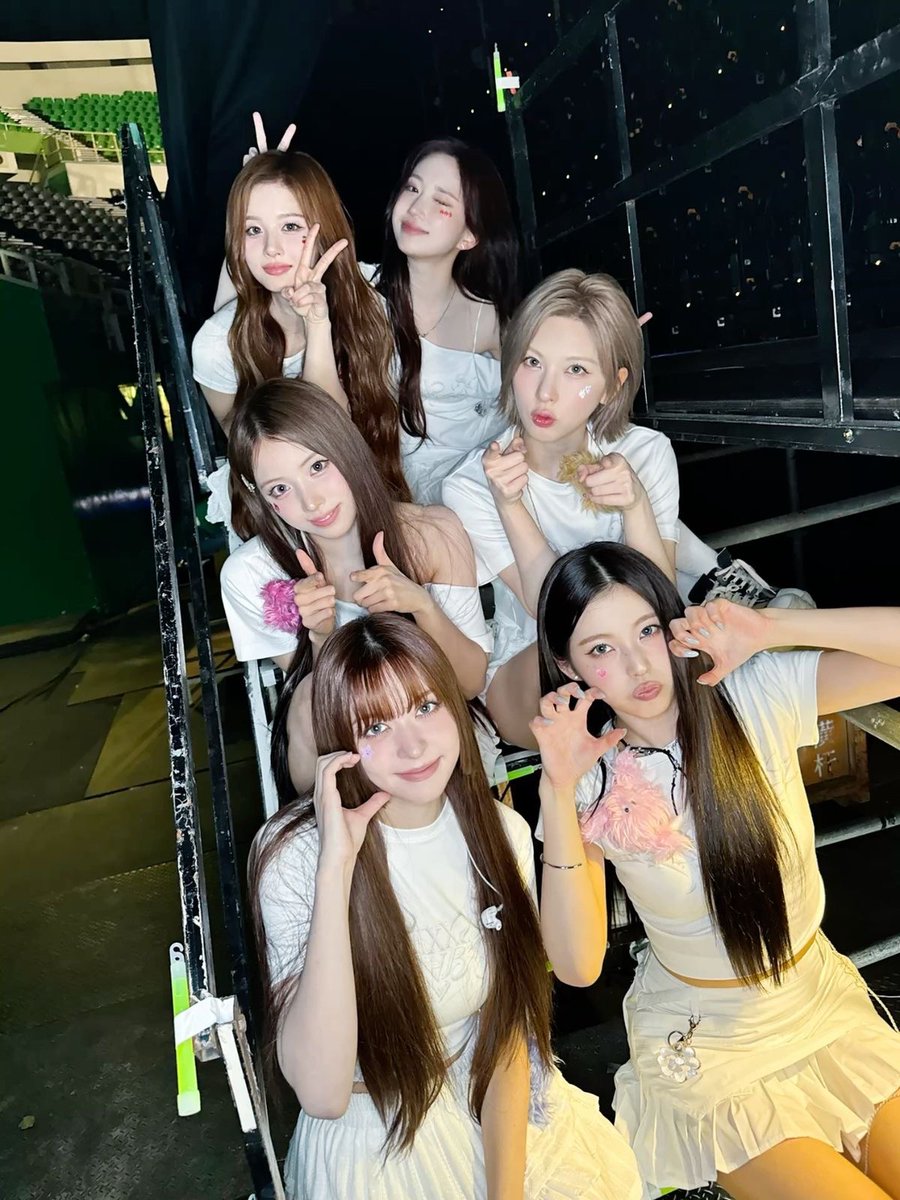 soljjyuvision's tweet photo. nmixx if everyone was jiwoo — a thread 🧵 https://t.co/ZIF4x5COa4