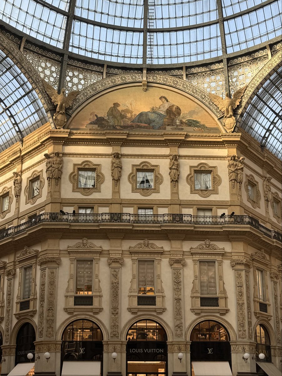 elzpl's tweet photo. the beauty of milan🪞 https://t.co/QiZciG9syW