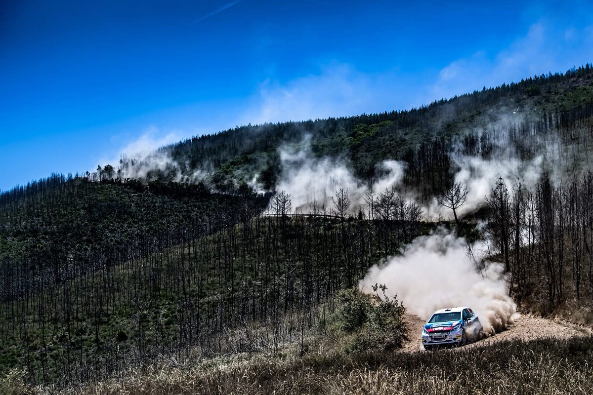 MaxFreemanRally's tweet photo. On this day in 2019 at WRC Portugal 🇵🇹 there’s some atmosphere getting to send the Fafe jump infront of a big crowd. The Portuguese fans really do love their rallying. https://t.co/itVoGxAttb