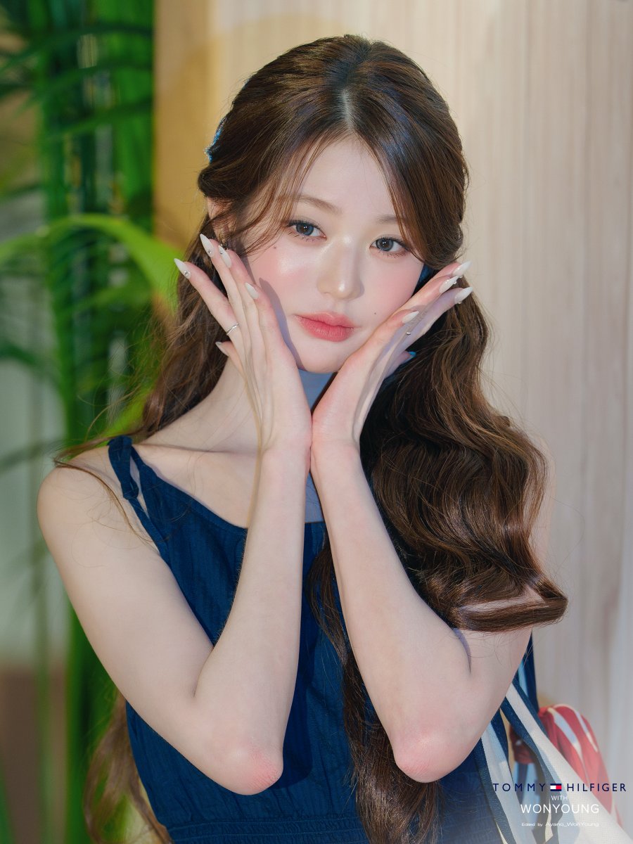 Ayano_WonYoung's tweet photo. 260529 #TommyHilfiger

❤️

#원영 #WONYOUNG #ウォニョン #장원영 #JANGWONYOUNG #갓기 #IZONE #IVE #아이즈원 #아이브 https://t.co/KgKMt1CSLt