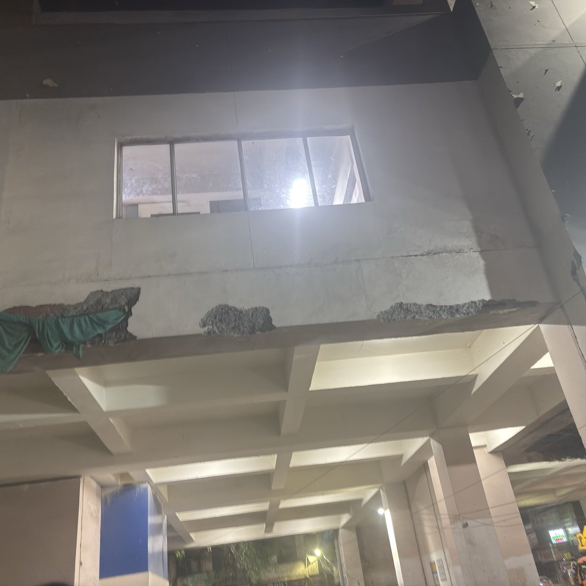 AdarshRajShrma's tweet photo. @OfficialDMRC Any explaination? This is image of Dwarka Mor metro station gate number 3 side. Not only this there is more of that are you gyus serious or just ignoring? https://t.co/31FOusoSWj