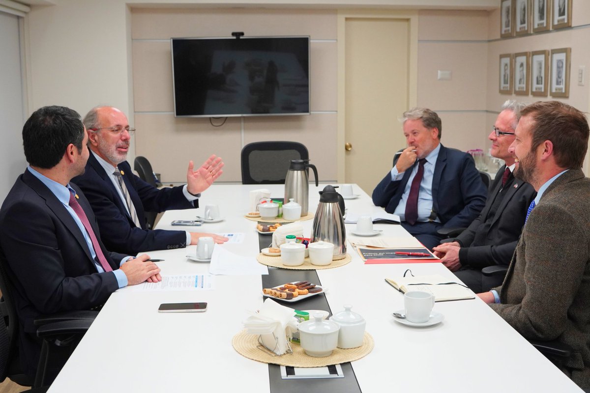 UKinChile's tweet photo. El embajador @DConcar se reunió con el presidente de @cpcbiobio, Álvaro Ananías durante su visita a #Concepción. En la reunión conversaron sobre el trabajo de la CPC Biobío y sobre cómo avanzar en la colaboración entre UK y la región en energía eólica marina y construcción naval. https://t.co/DiwTXpLpeR