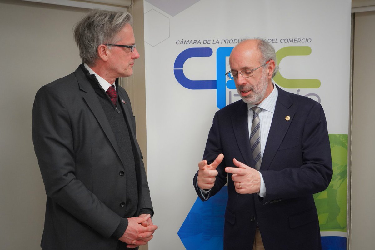 UKinChile's tweet photo. El embajador @DConcar se reunió con el presidente de @cpcbiobio, Álvaro Ananías durante su visita a #Concepción. En la reunión conversaron sobre el trabajo de la CPC Biobío y sobre cómo avanzar en la colaboración entre UK y la región en energía eólica marina y construcción naval. https://t.co/DiwTXpLpeR