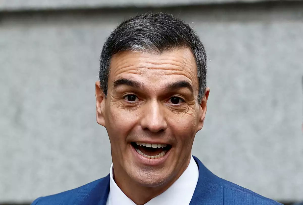 RosaVillapostin's tweet photo. 🔴 ÚLTIMA HORA | Sánchez  se compromete, si vuelve a ganar las elecciones, a comprometerse a presentar los presupuestos del año siguiente a su compromiso. https://t.co/gAZlBDmkni