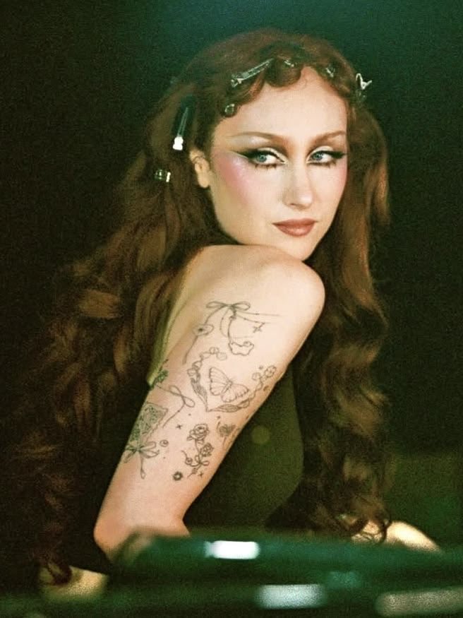 F3MININOM3NON's tweet photo. the literal midwest princess btw https://t.co/Y3e7WnbKFg