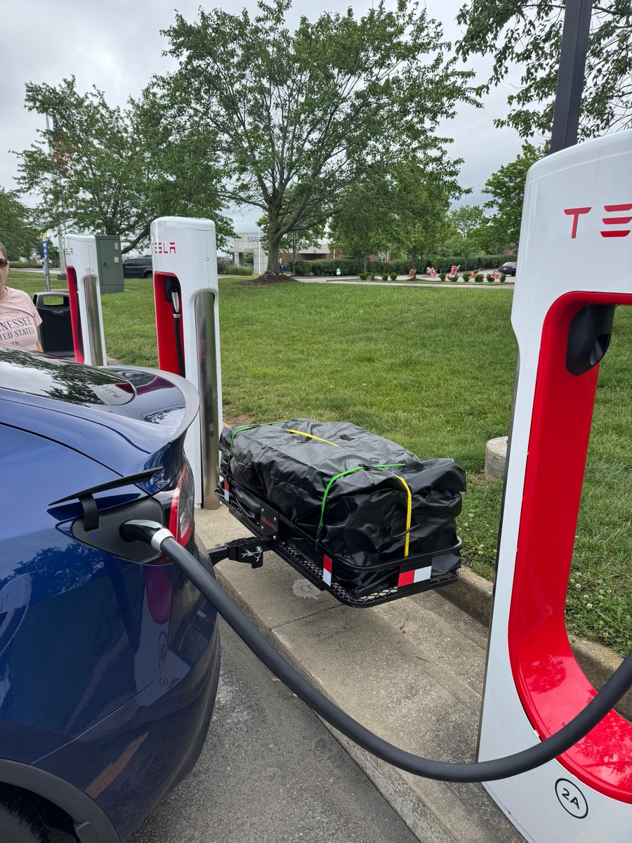 TechGent6's tweet photo. Ole Nimbus surpassed our expectations on our roadtrip last week. Used a luggage carrier on the back on the hitch my wife and I installed ourselves 😎 We had 6 people in the car and the littles were just fine in the 3rd row https://t.co/W98PIjR5ar