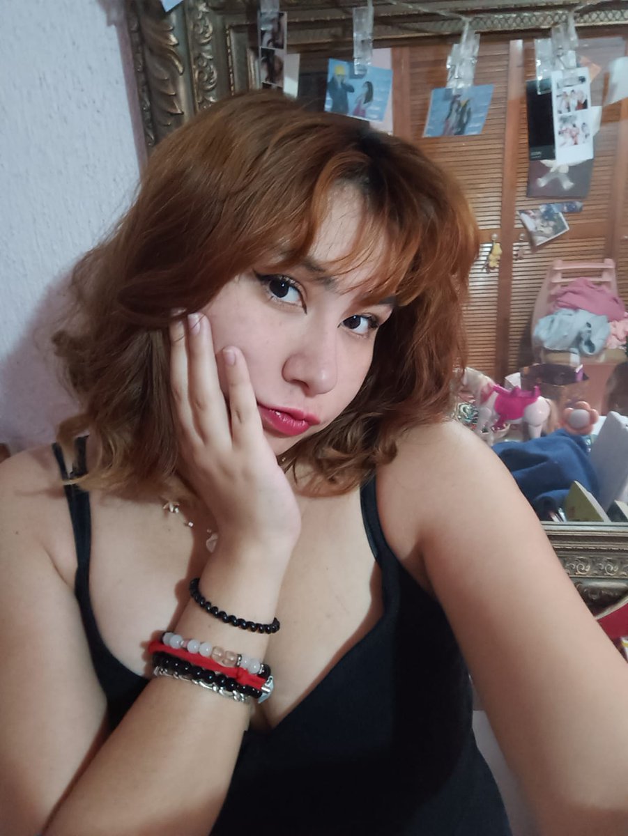 KiiroOwO's tweet photo. Soy una reverenda tonota jajaja
Paso algo que les cuento luego, me siento liberada pero tambien colo con sentimientos encontrados.

En otras noticias, miren que bonitas fotos encontré jajaja de cuando si me arregle jaja  y ya queria compartirlo.

Sigan su camino jajaja https://t.co/8VkvNPDYny