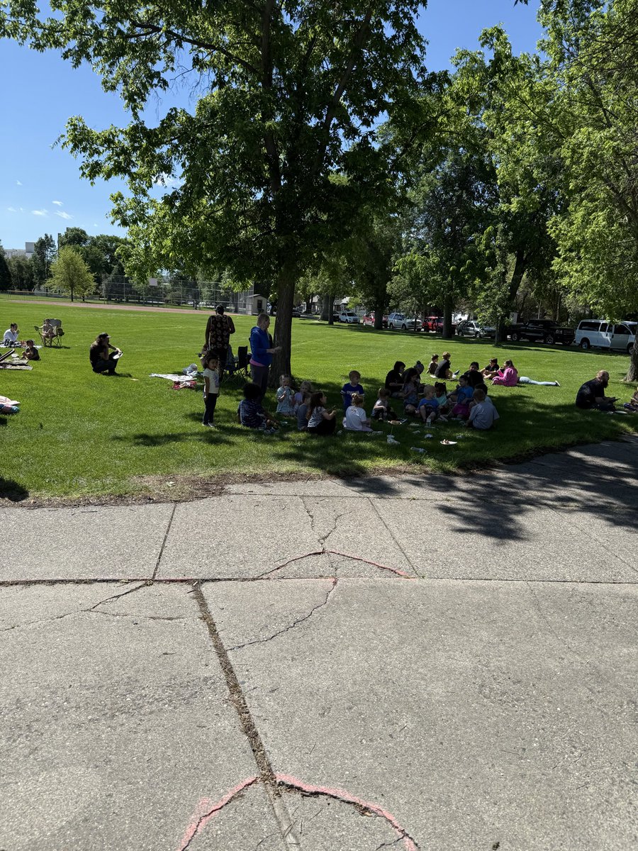 ReavisforMT's tweet photo. Had fun serving (and eating!) free hot dogs at the South Side Pool to celebrate this summer’s pool openings in Billings! #mtleg #mtnews #mtpol https://t.co/V4lCVnX88n