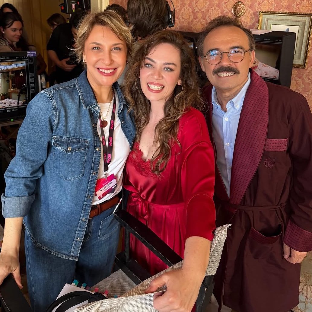 PopFestTR's tweet photo. Gülse Birsel, 2 Aile Arasında filminin 4 Aralık'ta sinemalarda vizyona gireceğini duyurdu. https://t.co/sYvhqX0Y35