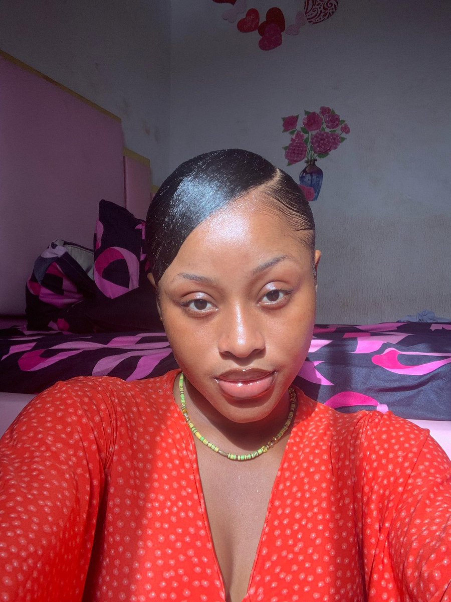 finegirlveeee's tweet photo. The skin                                    The Products https://t.co/CdF7jQGmih