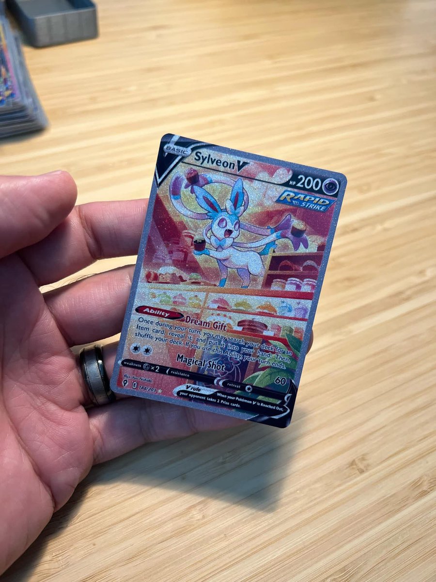 GottaCustom's tweet photo. Shiny ✨ Sylveon V 🎀 https://t.co/3FAkTLDMgn