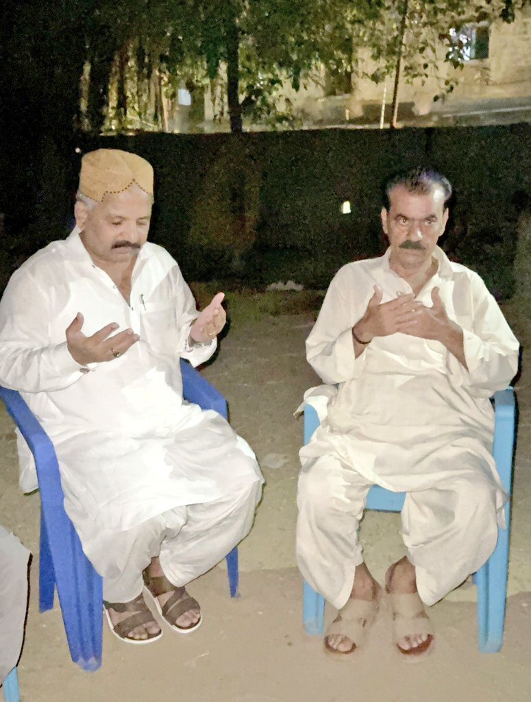 ShakeelChPPP's tweet photo. پاکستان پیپلز پارٹی کے سینئر جیالے و یوسی صدر نوا لین اور سابقہ ناظم داد رحیم بلوچ کی ہمشیرہ کے انتقال پر سیکرٹری اطلاعات پی ایس 107 و یوسی چیئرمین عنایت اللہ مروت کے ہمراہ انکی رہائشگاہ پہنچے اور ان سے اظہار تعزیت و فاتحہ خوانی کی 🤲 

#PPPfamily 
#Lyari_Karachi https://t.co/n5kuW4PKlK