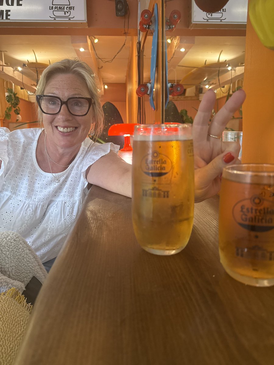 thomablue's tweet photo. 1 &amp; 1/2 Estrella in the right glasses ( I think ) 
In deepest darkest France 🇫🇷 🍻😎👍 https://t.co/uX4qOSrrVc