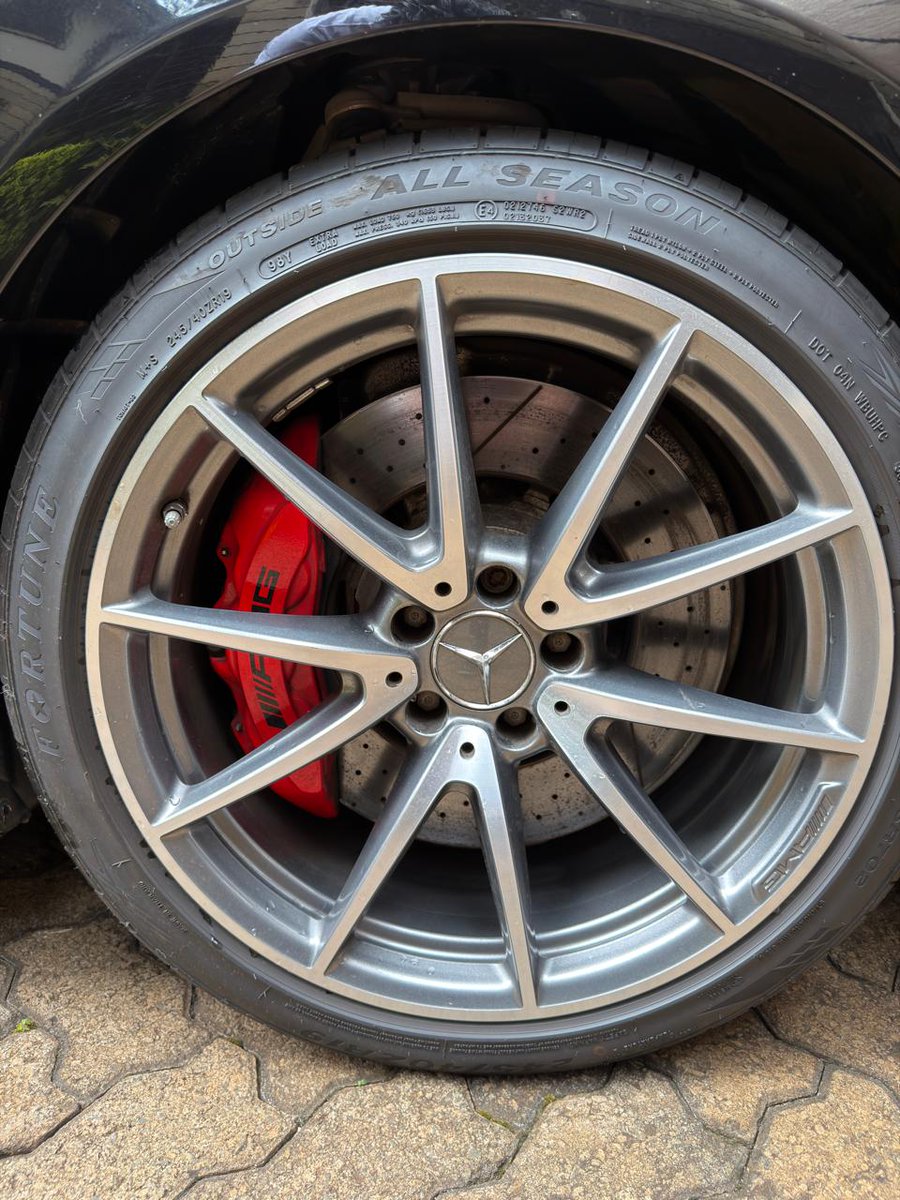 Hey__Z's tweet photo. Red  leather is just beautiful 🤌🏿

SL63 AMG Convertible
2016 model
5.5Litre  V8 Biturbo
30k kms

 💰Kes 12,500,000
📞0705150821 https://t.co/hybdmSIwgg