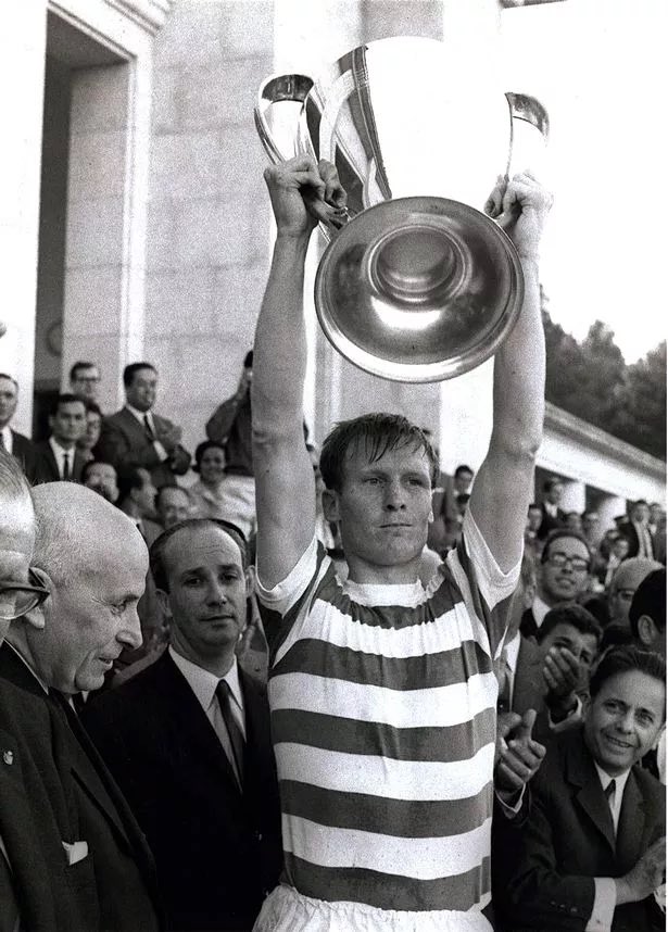 Martin_BELFast's tweet photo. @FTBLsection Now do it with 12 footballers from the same country every single player and coach lived within a 30-mile radius
Almost all of them grew up even closer—within just 10 miles of the stadium
The legendary Lisbon lions @CelticFC 
The first club to lift it from UK https://t.co/VbJQYv4ShZ