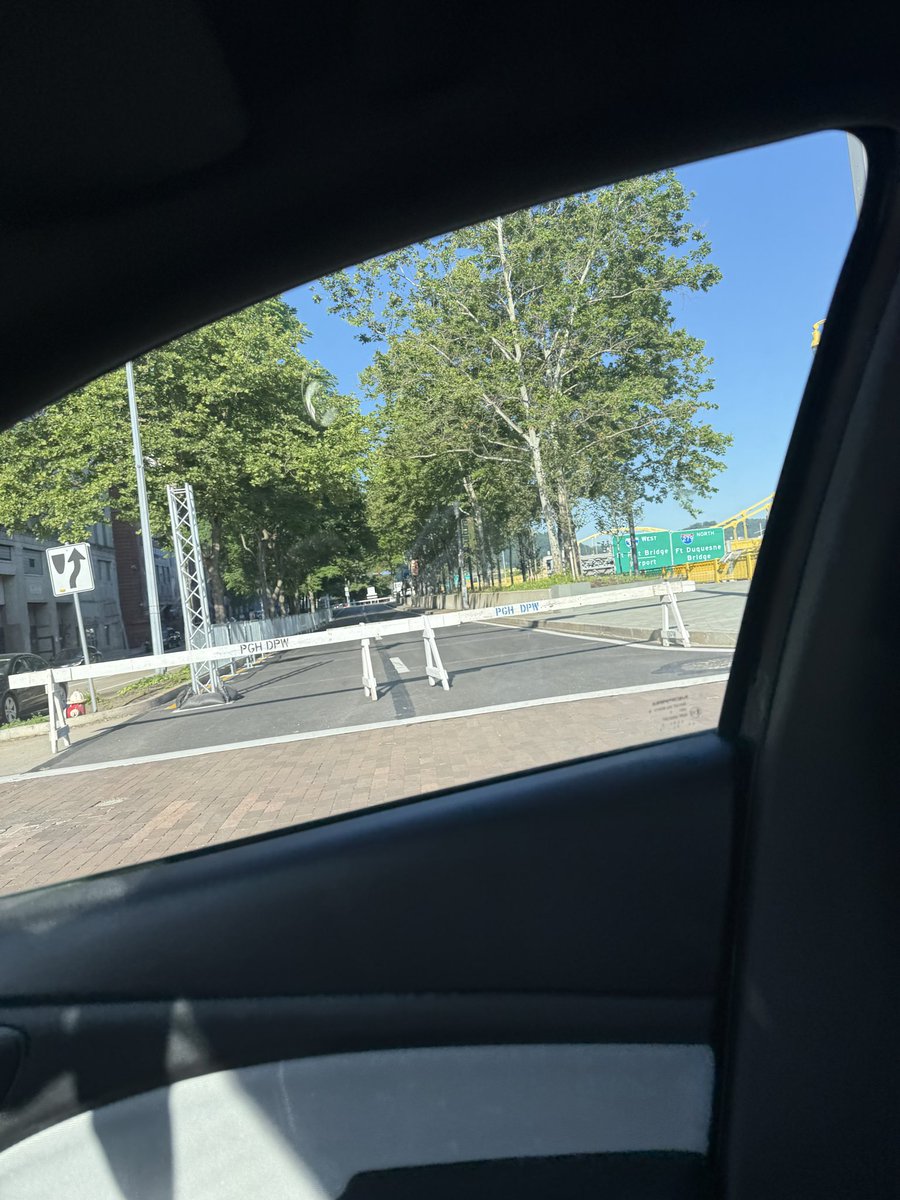 PghRoute28's tweet photo. Anyone else feel the wrath of poor city planning this morning? Shut down half the bridges and streets. https://t.co/N6VDZtoFDt