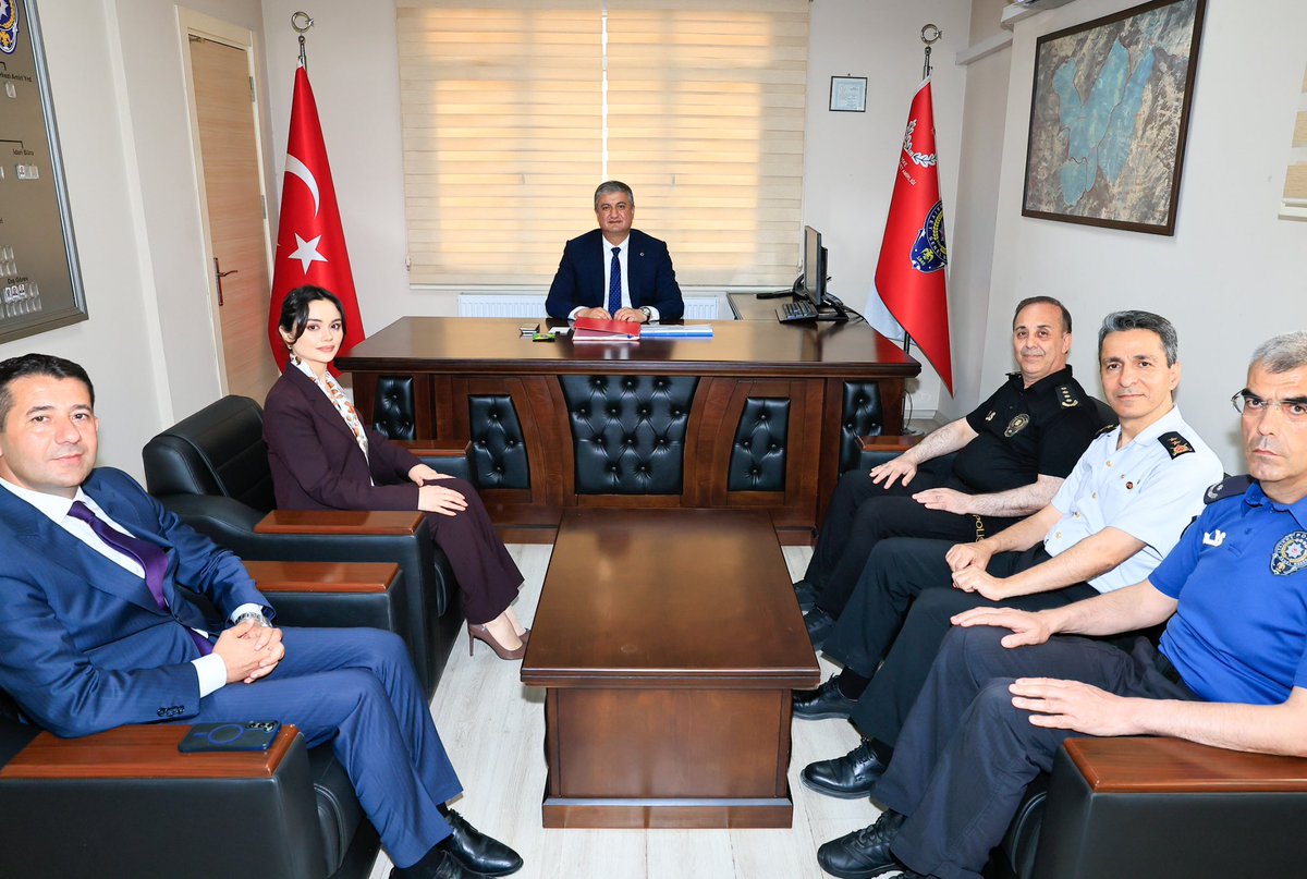 comertozen's tweet photo. Feke’mizin ihtiyaçları ve önümüzdeki süreçte hayata geçireceğimiz projeler üzerine istişare ettik.

İlçemize göstermiş olduğu yakın ilgi ve destekleri dolayısıyla Sayın Valimize teşekkür ediyor, ziyaretlerinin Feke’miz adına hayırlı olmasını diliyorum. 🇹🇷 @valiyavuz https://t.co/hupa9MclsX